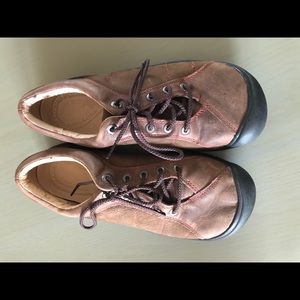 Keen brown leather women’s shoes, size 10